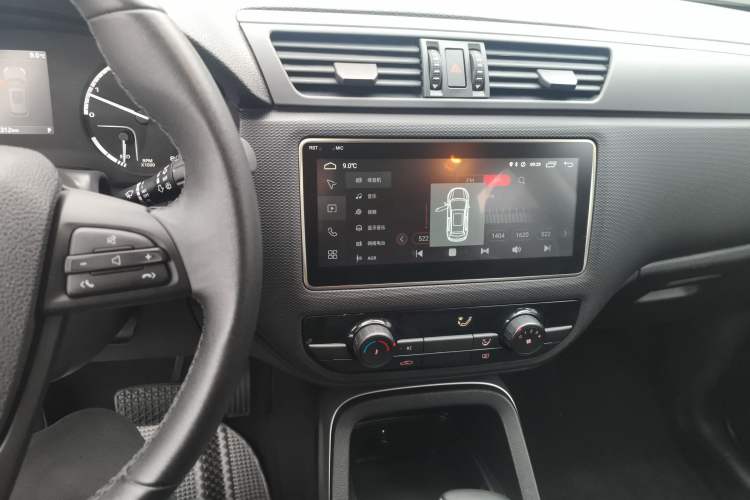 Used Qoros 5 2018 Revised Version 1.6T Automatic Leading Edition Audio And AC Panel