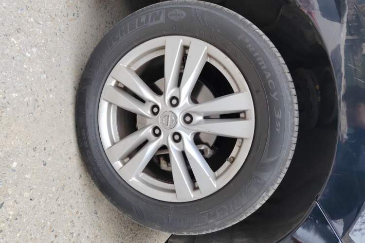 Used Nissan Quest 2015 3.5L SL Right Front Wheel Hub