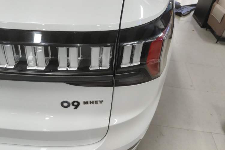 Used Lynk & Co 09 2021 2.0T Halo Six-Seater