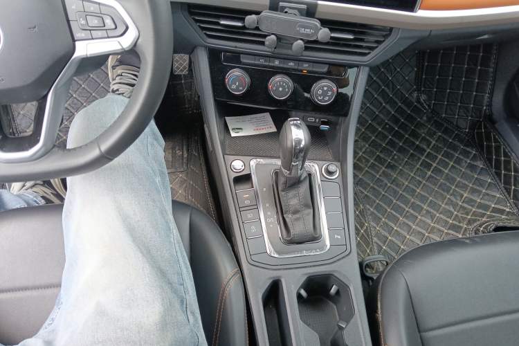 Used Volkswagen Bora 2023 200TSI DSG YueXing PRO Edition Gear Lever