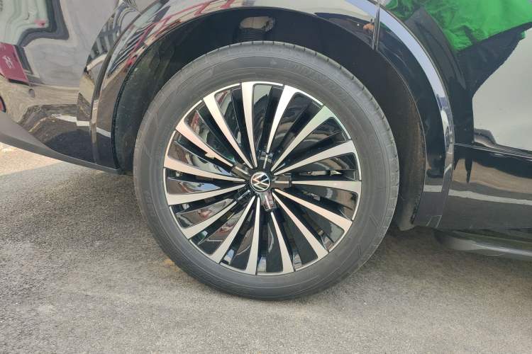 Used Volkswagen Viloran 2024 380TSI Premium Edition Right Rear Wheel Hub