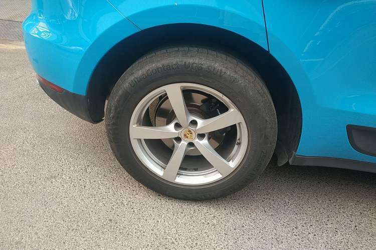 Used Porsche Macan 2018 Macan 2.0T Right Rear Wheel Hub