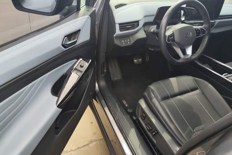 Used Volkswagen ID.4 X 2023 Pure Smart Edition Driver Seat