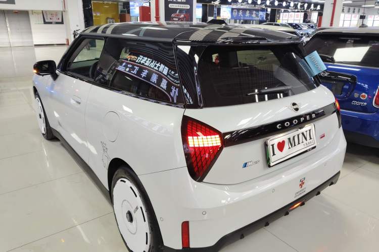 Used MINI Electric MINI COOPER 2025 Model Facelift 466km COOPER E Classic Style
