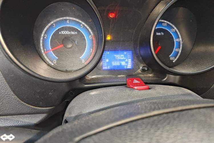 Used Dongfeng Xiaokang D52 2019 1.5L Base Version with Rear Dual Wheels China V Emission Standard DK15 Odometer Close Up