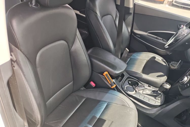 Used Hyundai Santa Fe 2013 2.4L Automatic Two-Wheel Drive Smart Version Right Front Seat