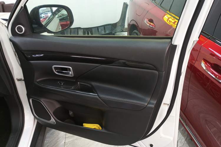 Used Mitsubishi Outlander 2017 2.0L Two-Wheel Drive Glory Edition 5 Seats