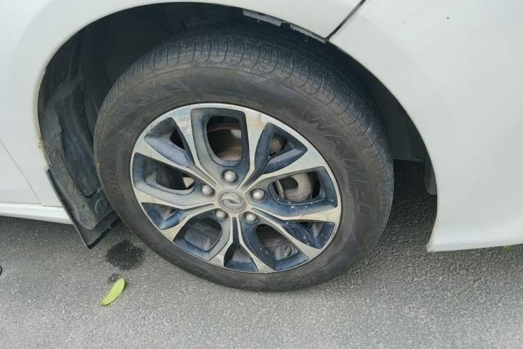 Used FORTHING Joyear S50 2017 1.6L CVT Luxury Model Right Front Wheel Hub