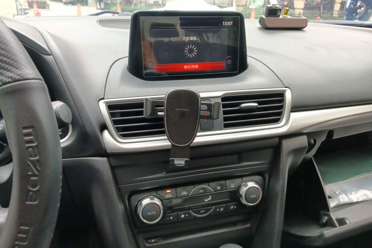 Used Mazda 3 Axela 2017 Sedan 1.5L Automatic Luxury Model Emission Standard China V Audio And AC Panel