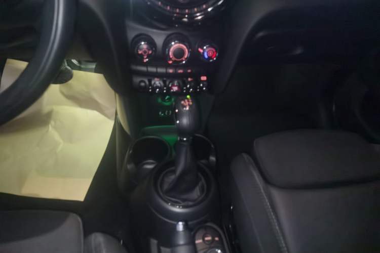 Used MINI 2016 1.5T COOPER Five-Door Edition Gear Lever