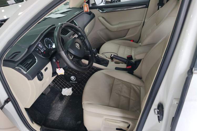 Used Skoda Octavia 2015 1.6L Automatic Yijun Edition Left Front Seat