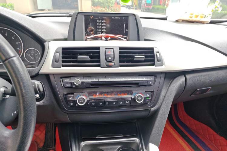 Used BMW 3 Series 2014 320Li Fashion Model
