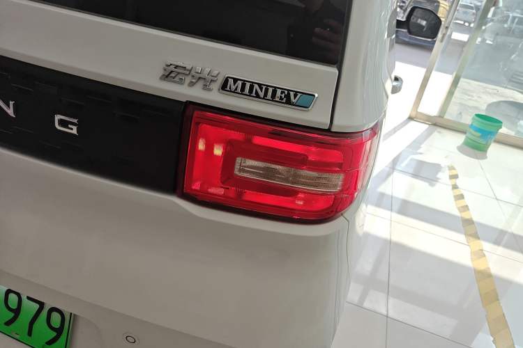 Used Wuling Hongguang MINIEV 2020 Zizai Version Lithium-NMC Right Rear Taillight