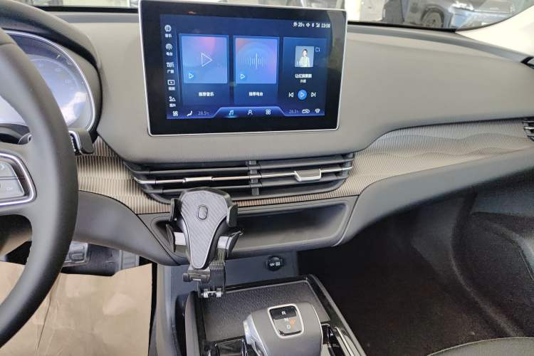 Used Hongqi E-QM5 2023 Base Travel Edition Audio And AC Panel