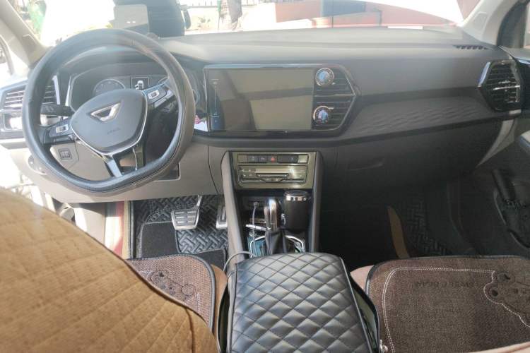 Used Jetta VS7 2020 1.4T Automatic Glory Edition Center Console