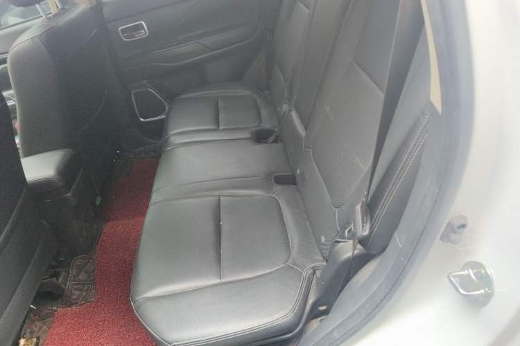 Used Mitsubishi Outlander 2017 2.0L Two-Wheel Drive Glory Edition 5 Seats Left Rear Seat