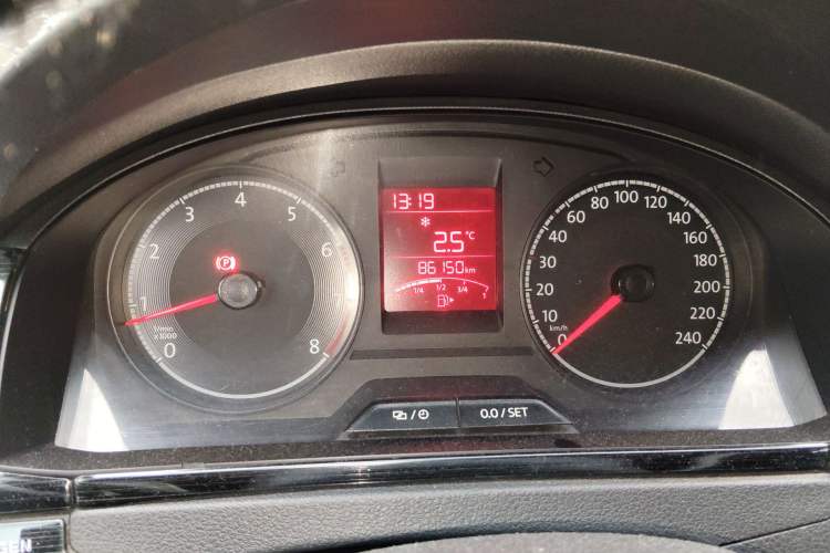 Used Volkswagen Santana 2016 1.4L Manual Fashion Edition Odometer Close Up