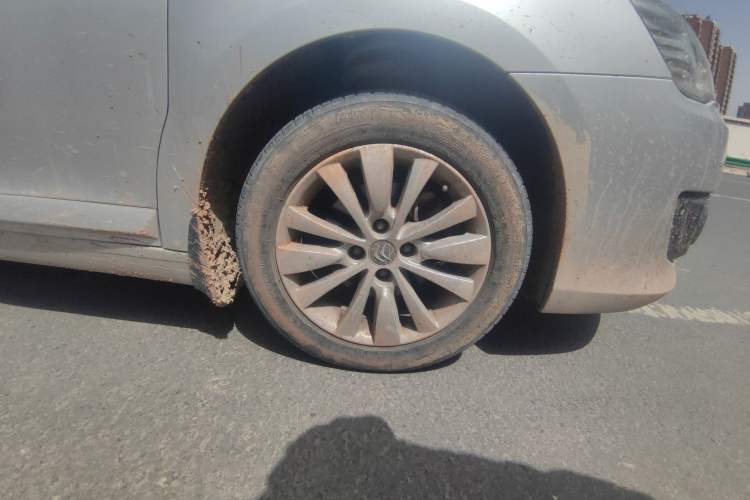 Used Citroen C-Quatre 2013 1.6L Manual Prestige CNG Model Right Front Wheel Hub