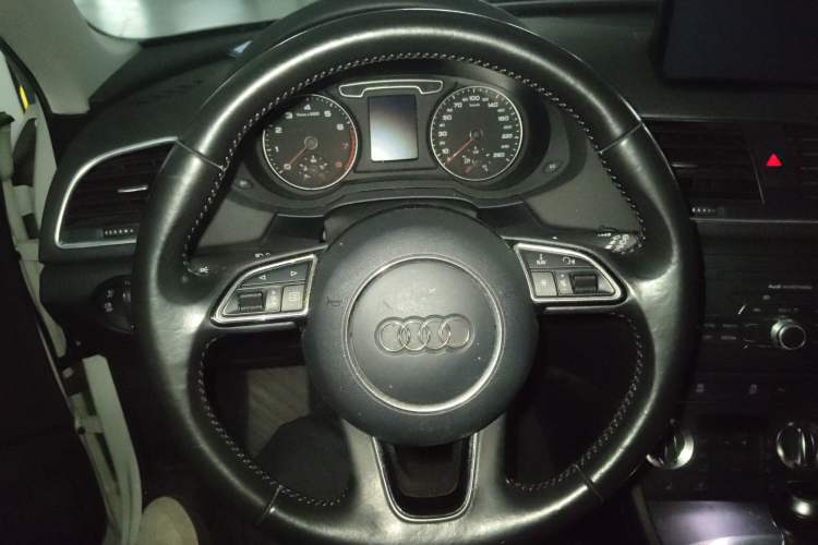 Used Audi Q3 2013 35 TFSI quattro Comfort Model Steering Wheel