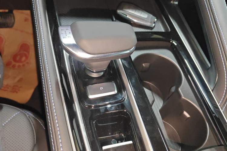 Used Geely Auto Preface 2026 Model Oriental Yao 1.5TD Fuyao Edition Gear Lever