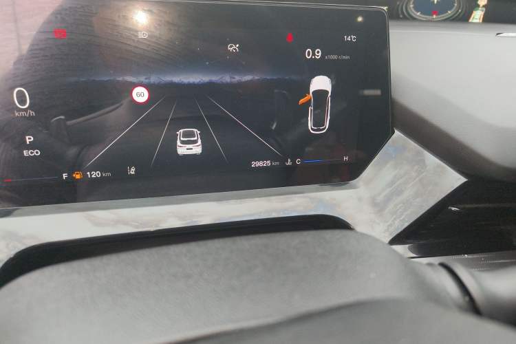 Used CHANGAN OSHAN Z6 2023 Blue Whale 1.5T DCT Smart Navigation Model Odometer Close Up