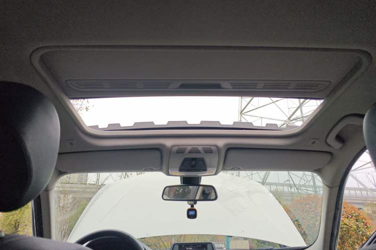 Used BMW 3 Series 2015 320Li Luxury Edition Fashion Model
