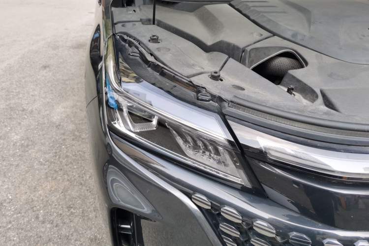 Used Landian E5 2024 Honor Edition 100KM Premium Model 7 Seats Right Front Headlight