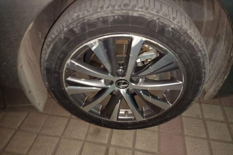 Used Lexus ES 2020 300h Premier Edition
