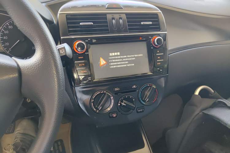 Used Nissan Tiida 2011 1.6L Manual Comfort Edition