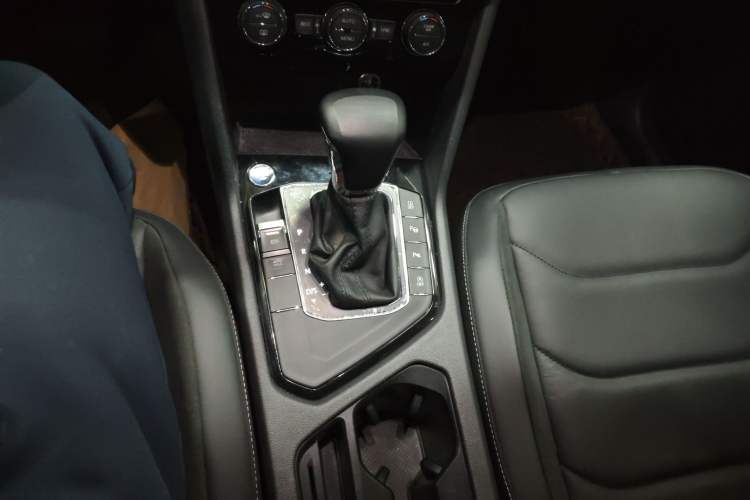 Used Volkswagen Tiguan L 2019 330TSI Automatic Two-Wheel Drive Smart Luxury Version China VI Standard
