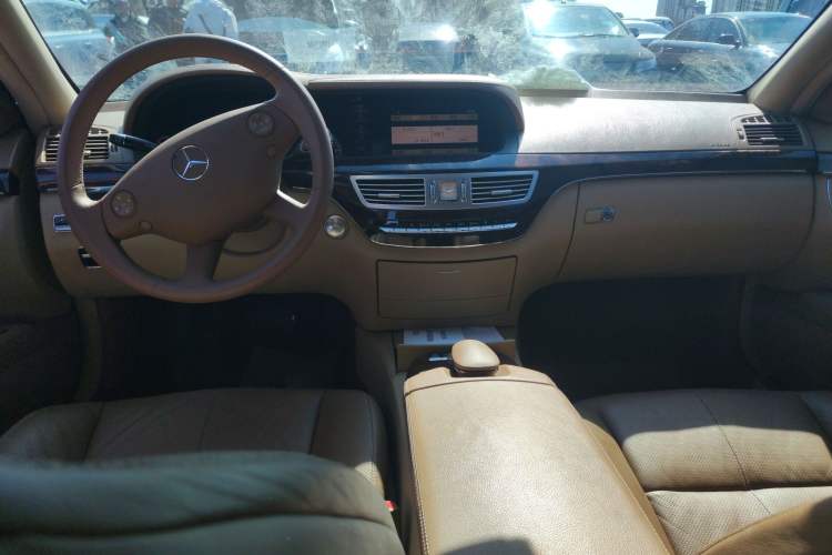 Used Mercedes-Benz S-Class 2008 S 350 L Luxury Model Center Console