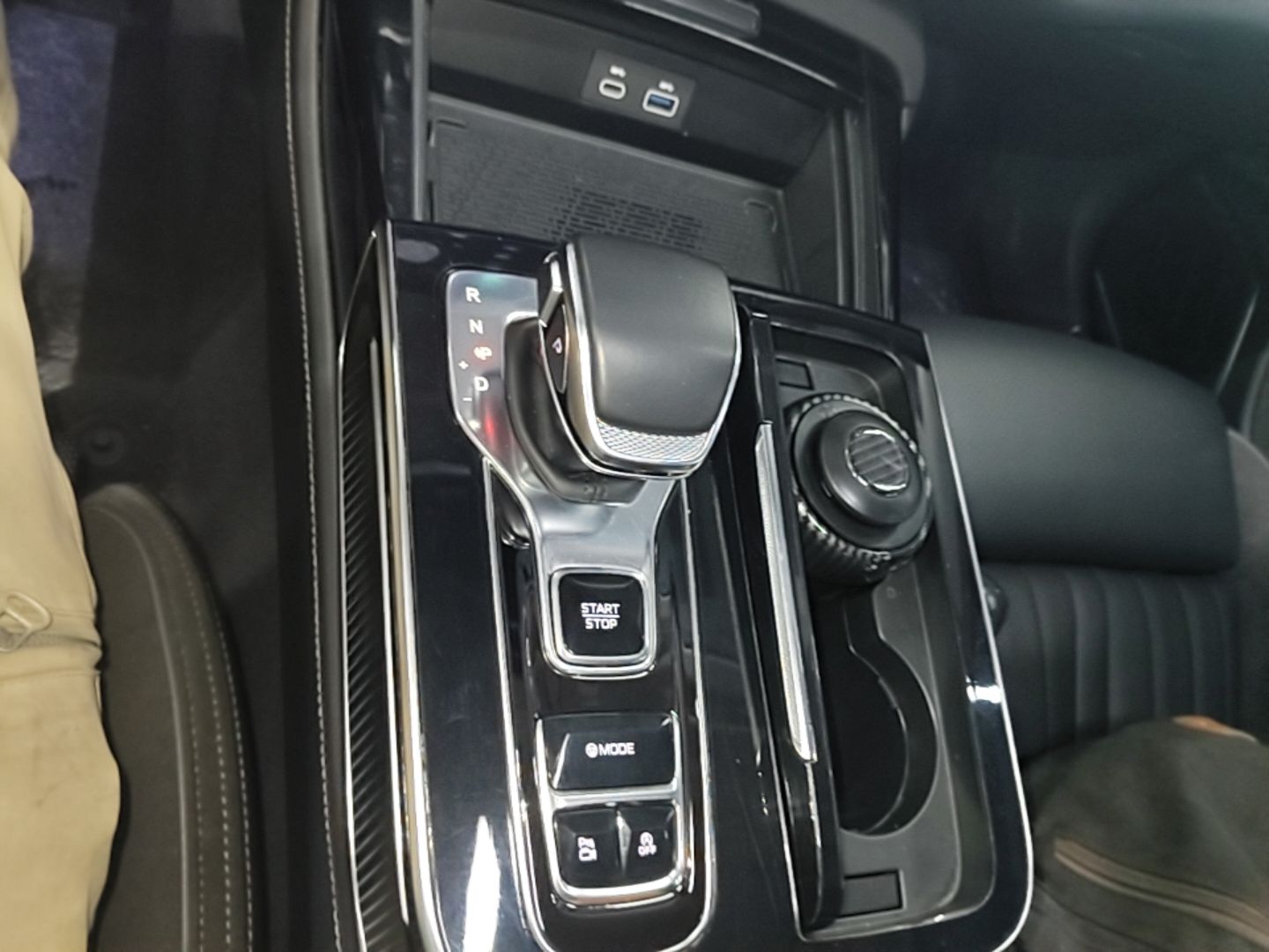 Hongqi H9 2024 2.0T Qixiang Private Style Edition — снимка 16