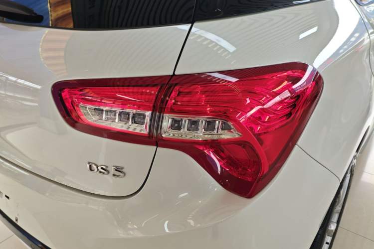 Used DS 5 2015 1.6T Luxury Edition THP160
