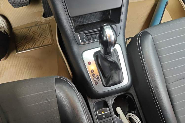 Used Volkswagen Tiguan 2016 280TSI Automatic Two-Wheel-Drive Silk Road Style Edition Gear Lever