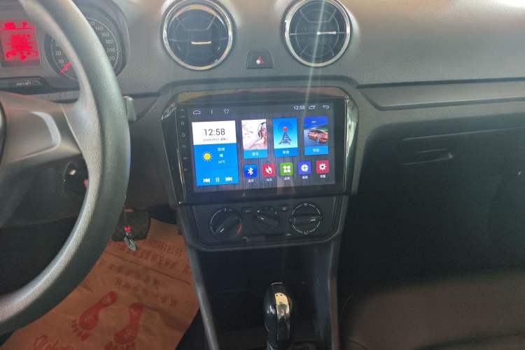 Used Volkswagen Jetta 2017 1.5L Automatic Fashion Model Audio And AC Panel