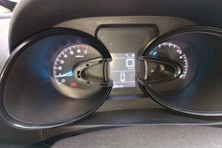 Used Dongfeng Aeolus AX7 2015 2.0L Manual Zhiyi Trim
