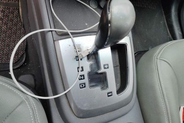 Used Hyundai Santa Fe Classic 2012 2.4 Comfort Edition 7-Seater Four-Wheel Drive Gear Lever