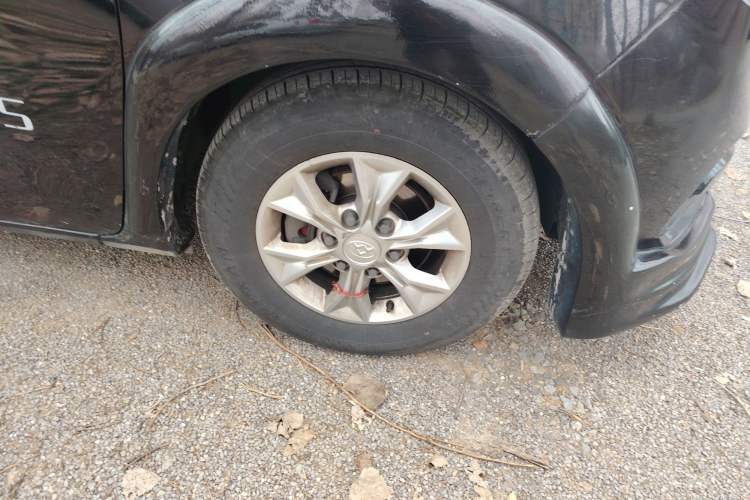 Used SAIC MAXUS G10 2014 2.0T Automatic Fashion Edition Right Front Wheel Hub