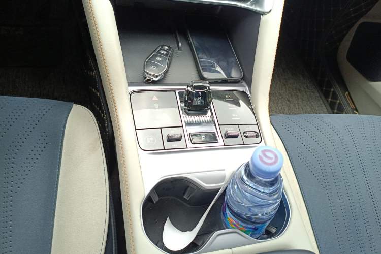 Used BYD Song PLUS New Energy 2023 Champion Edition DM-i 110KM Flagship Model Gear Lever