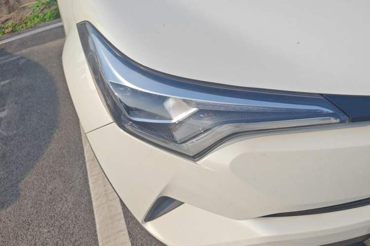 Used Toyota IZOA 2020 2.0L Yichi Version Right Front Headlight