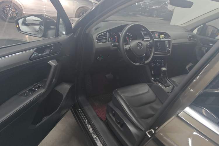 Used Volkswagen Tiguan L 2018 330TSI Automatic Two-Wheel Drive Luxury Edition Driver Seat