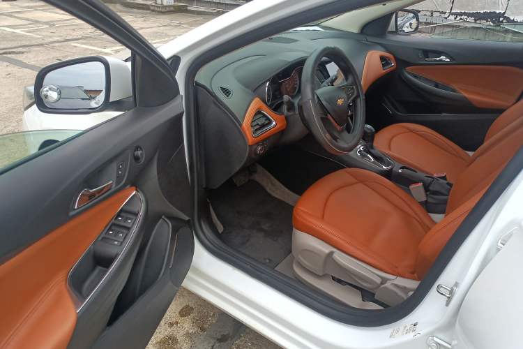 Used Chevrolet Cruze 2015 1.5L Automatic Luxury Edition Driver Seat