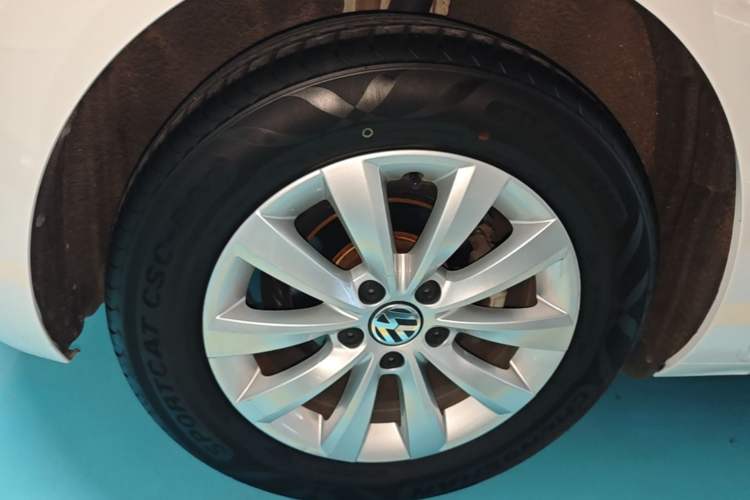 Used Volkswagen Beetle 2015 180TSI model Right Rear Wheel Hub