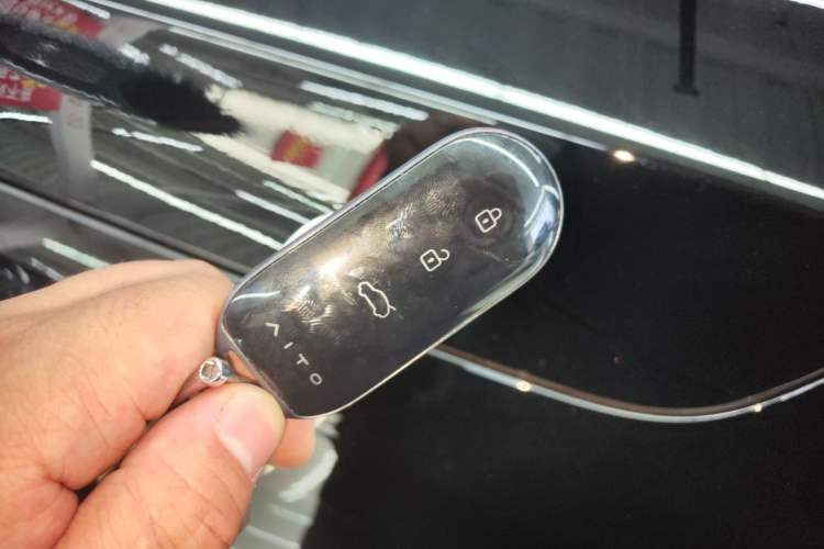 Used Hima AITO M7 2024 1.5T Intelligent Driving Rear-Drive Pro Version 6 Seats Vehicle Key