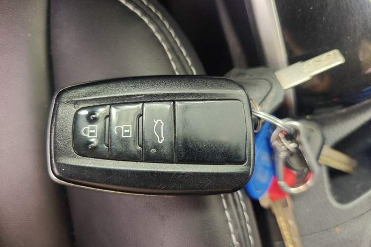 Used Toyota Corolla 2017 Revised Dual-Engine 1.8L E-CVT Leading Edition Vehicle Key