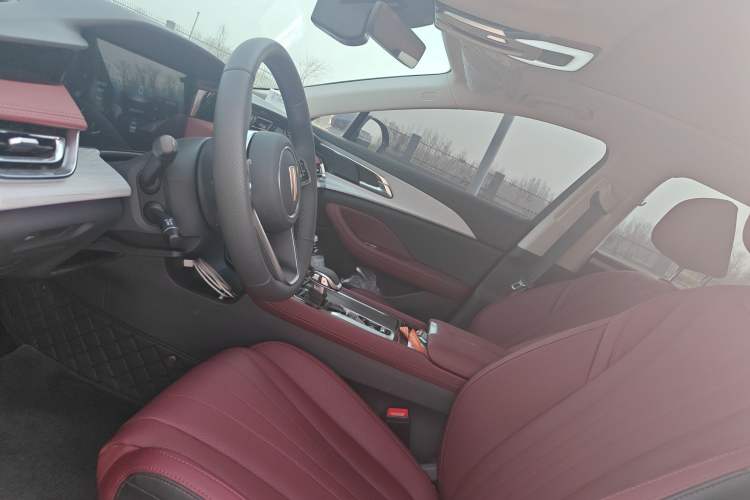 Used Hongqi H5 2025 2.0T Automatic Flag Edition – 500 000 Units Commemorative Version
