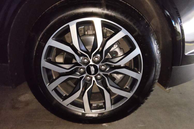 Used Cadillac XT5 2024 2.0T All-Wheel-Drive Luxury Version (Hummingbird Edition) Right Front Wheel Hub