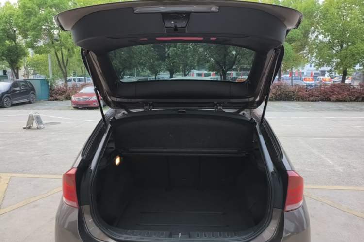 Used BMW X1 2013 sDrive18i Fashion Model Trunk