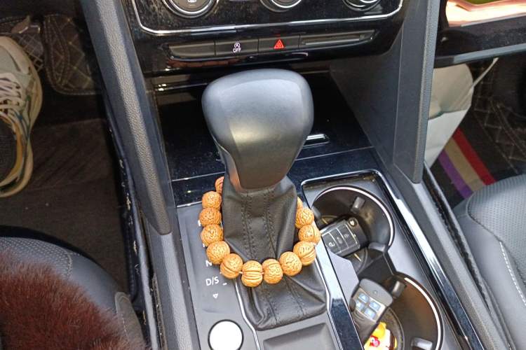 Used Volkswagen Teramont 2020 Revised Version 330TSI Two-Wheel Drive Luxury Edition Gear Lever