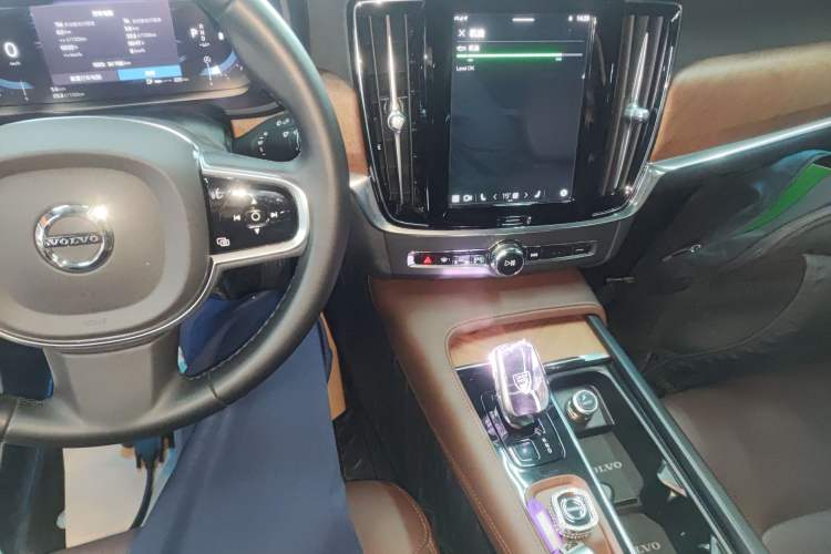 Used Volvo S90 2025 B5 Zhiyi Luxury Edition
